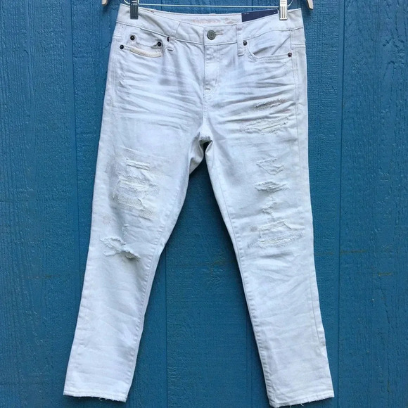 American Eagle Women's White Slouchy Ripped Jeans Size 2 NWT - Picture 1 of 5